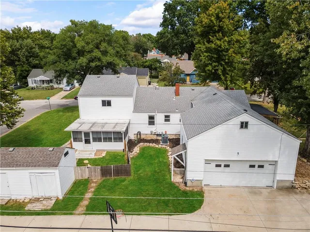 $325,000 | 1305 West 29th Street South, Independence, MO 64052