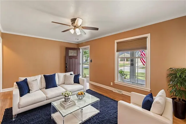 $325,000 | 1305 West 29th Street South, Independence, MO 64052