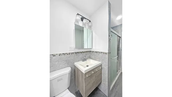 $4,250 | 327 Midwood Street, Unit 2 | Prospect Lefferts Gardens