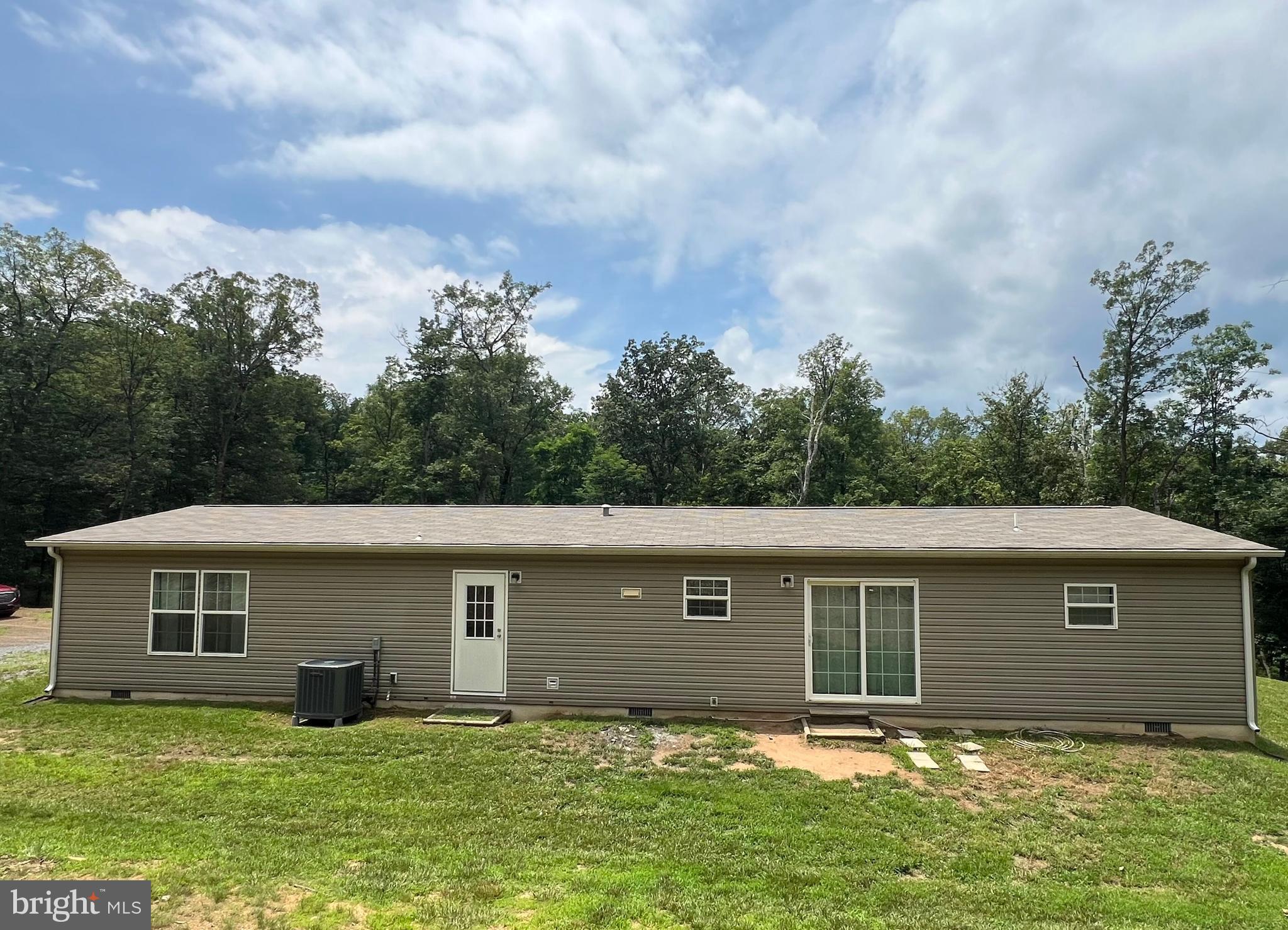 853 Janes Way High View, WV 26808 - Photo 5 of 35 a backyard of a house