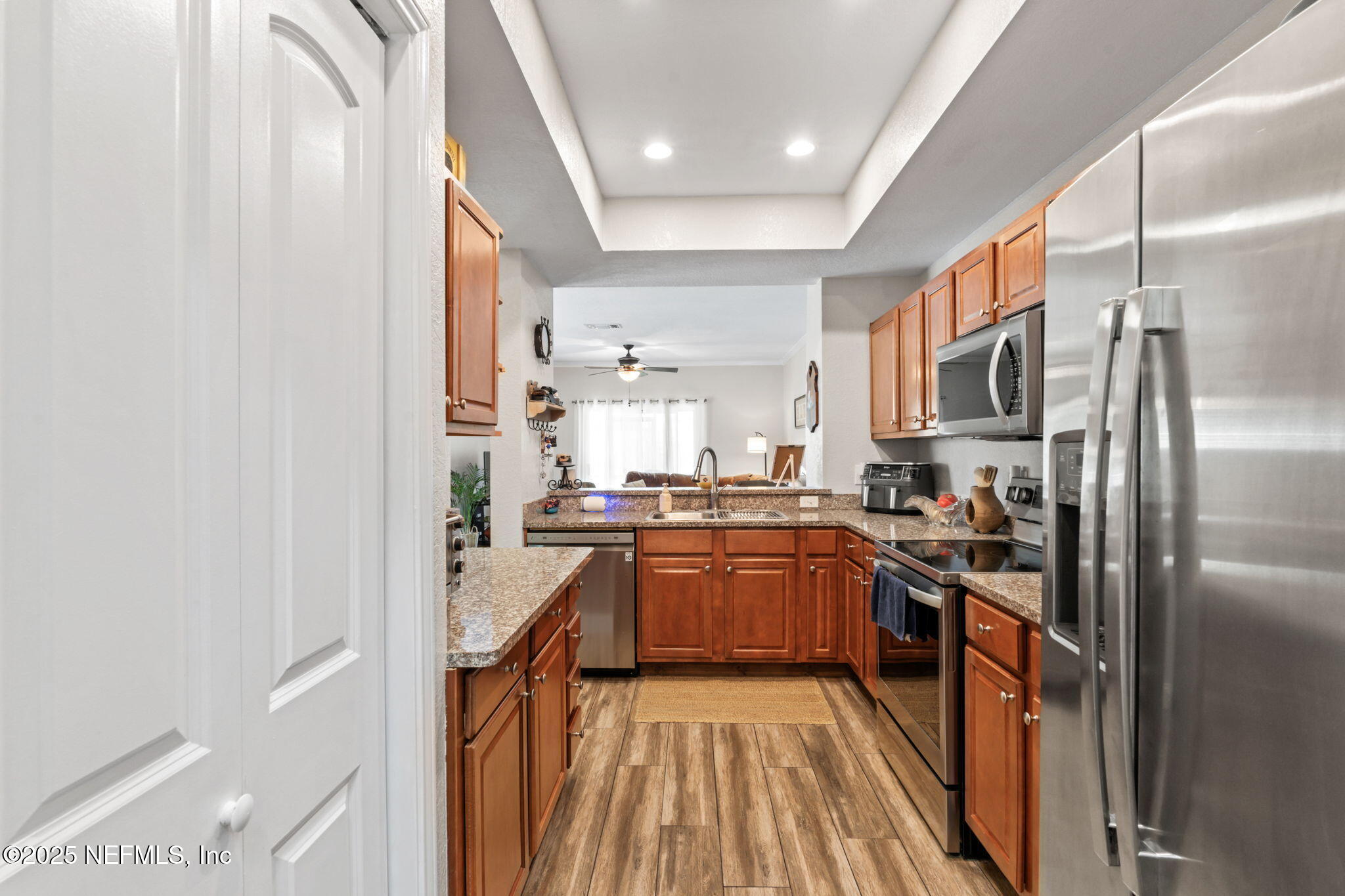 10200 Belle Rive Boulevard, Unit 4701 Jacksonville, FL 32256 - Photo 16 of 52 Kitchen