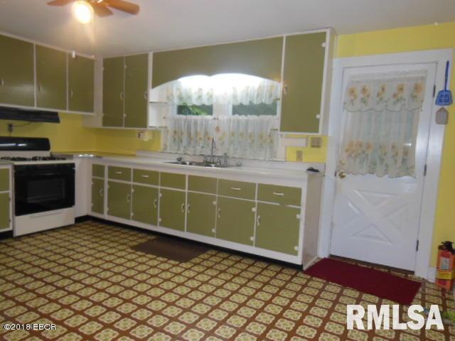 830 Clan Street Flora, IL 62839 - Photo 10 of 48 Gallery Image 10