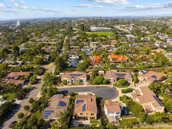 $3,649,000 | 809 Dolphin Circle, Encinitas, CA 92024