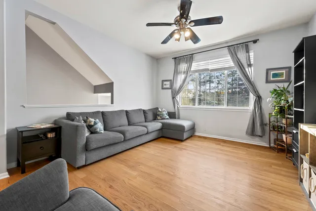 $365,000 | 974 Mayfair Court, Elk Grove Village, IL 60007