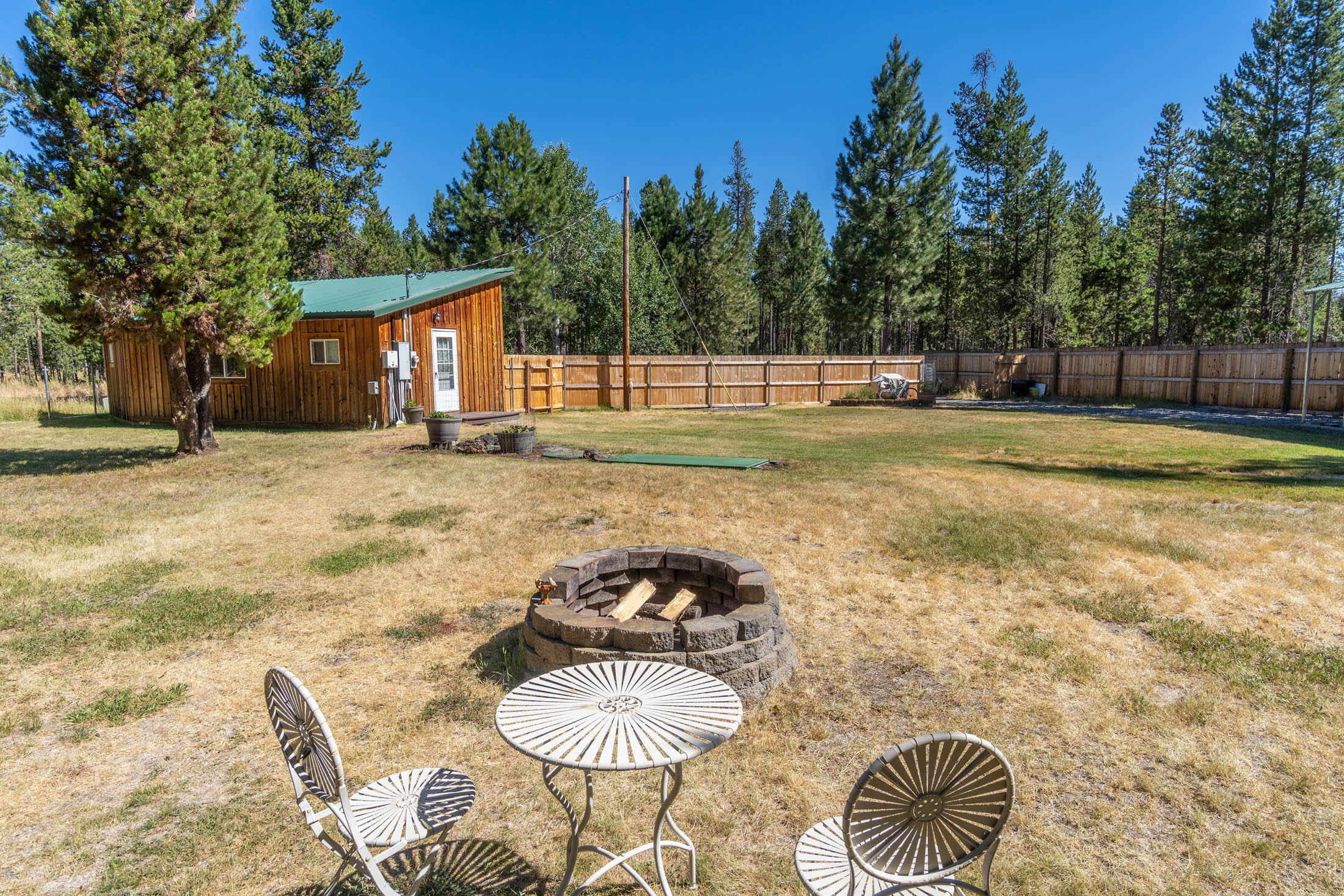 17095 Hermosa Road Bend, OR 97707 - Photo 11 of 24 Backyard