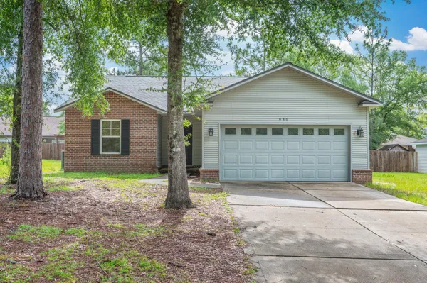 $1,900 | 646 Hunters Ridge Road, DeFuniak Springs, FL 32433