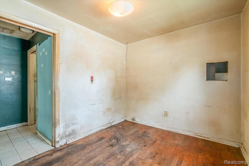 10090 Sterling Street Romulus, MI 48174 - Photo 7 of 25