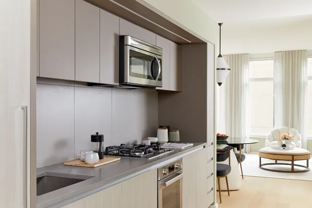 $4,088 | 7 Dey Street, Unit 7K | Financial District