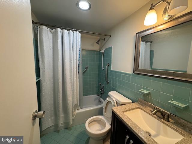 7900 Old York Road, Unit 510B Elkins Park, PA 19027 - Photo 13 of 21 a bathroom with a sink a toilet and a mirror