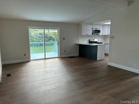 1661 Old Country Road, Unit 466 Riverhead, NY 11901 - Photo 4 of 17 Gallery Image 4