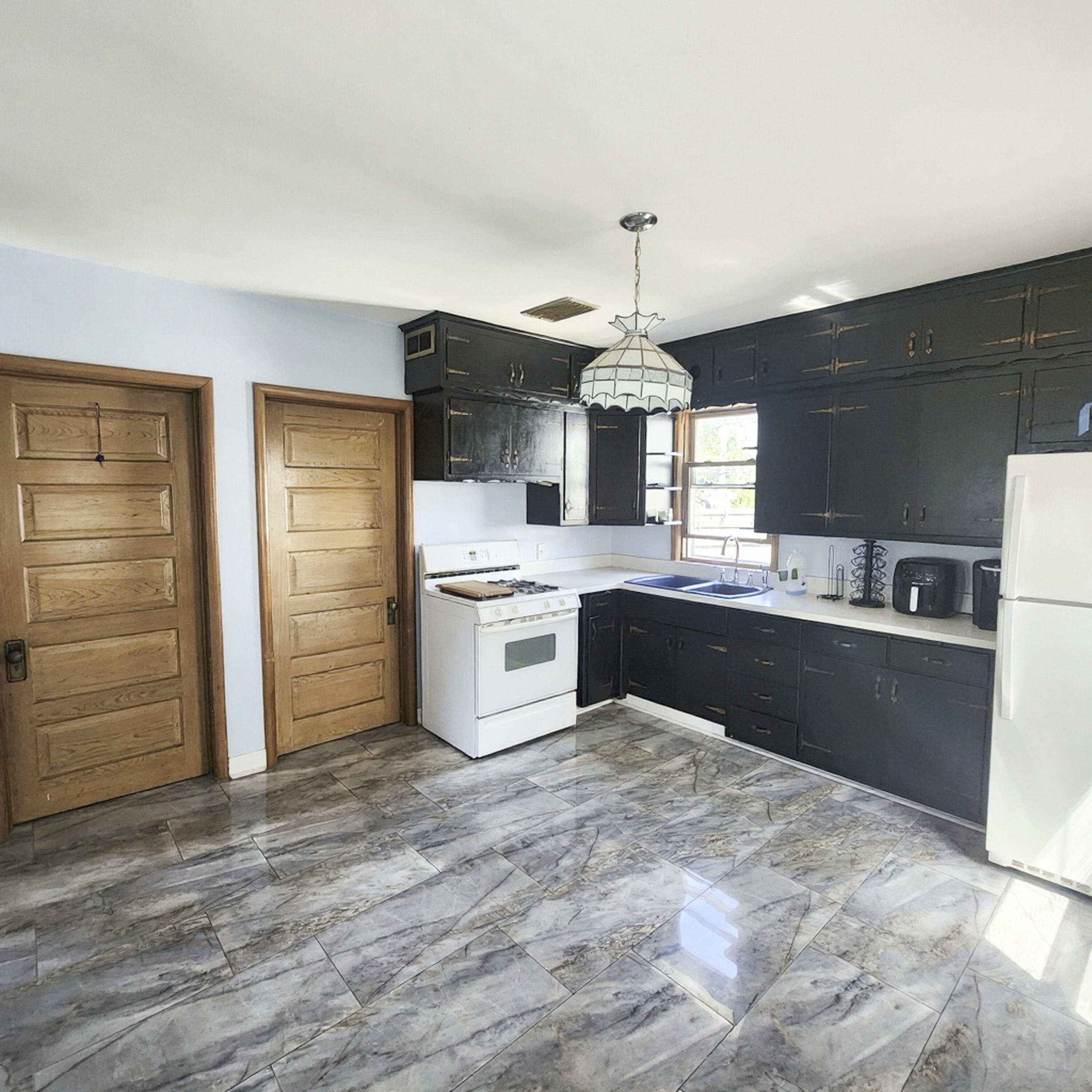 529 West Boulevard Racine, WI 53405 - Photo 6 of 20 kitchen 1