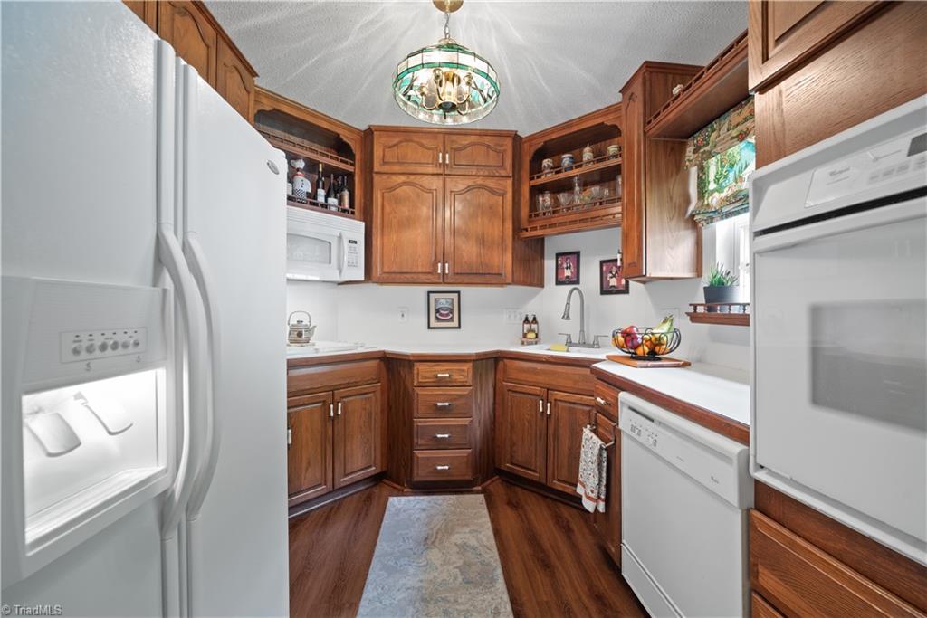915 James Road High Point, NC 27265 - Photo 8 of 22