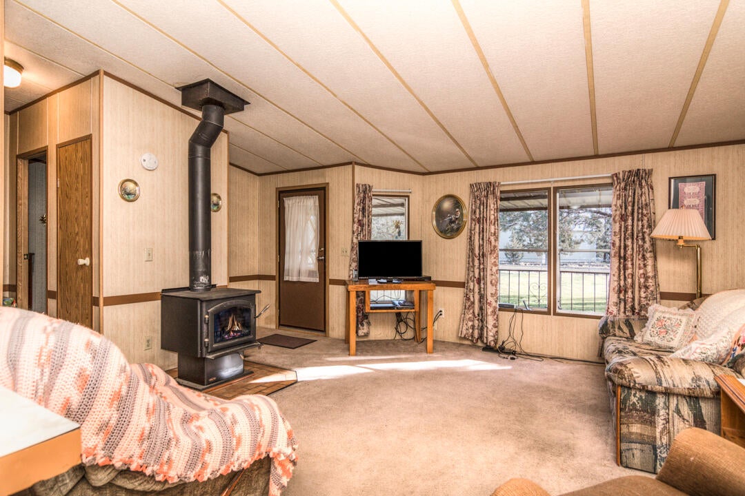 14806 Southwest Maverick Road Terrebonne, OR 97760 - Photo 4 of 35 Maverick Rd SW 14806 Web (18 of 35)