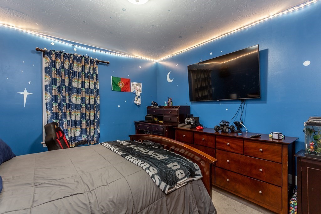 31 Abington Lane Fall River, MA 02721 - Photo 12 of 33 Gallery Image 12