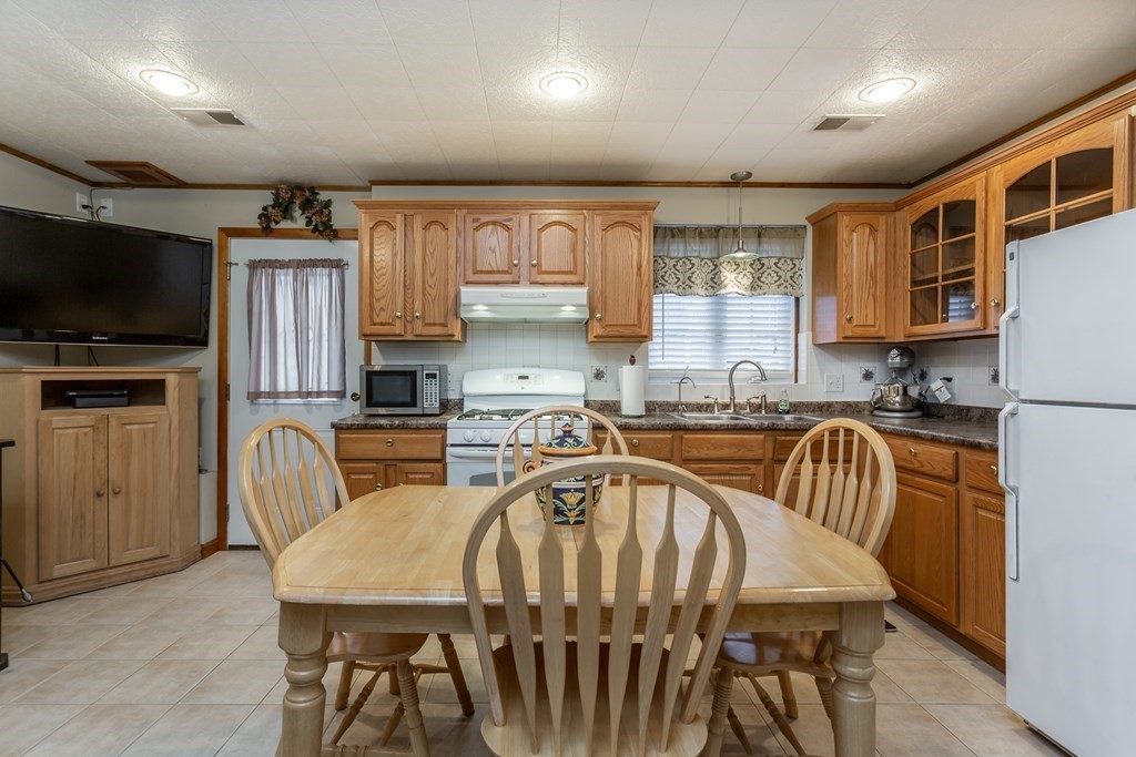 31 Abington Lane Fall River, MA 02721 - Photo 21 of 33 Gallery Image 21