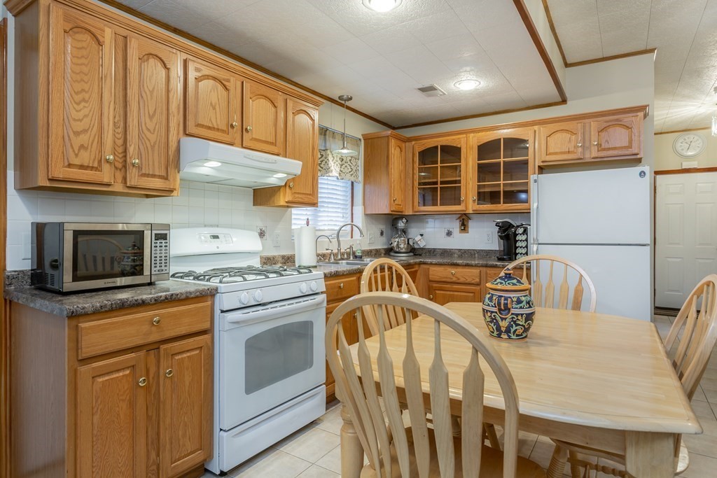 31 Abington Lane Fall River, MA 02721 - Photo 22 of 33 Gallery Image 22