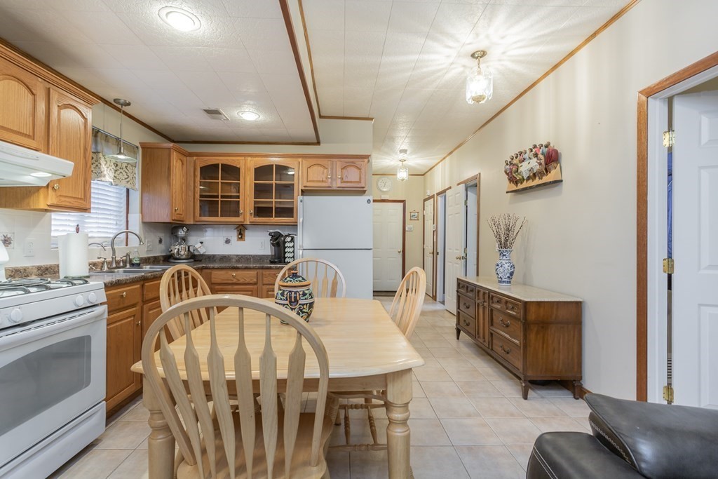 31 Abington Lane Fall River, MA 02721 - Photo 23 of 33 Gallery Image 23