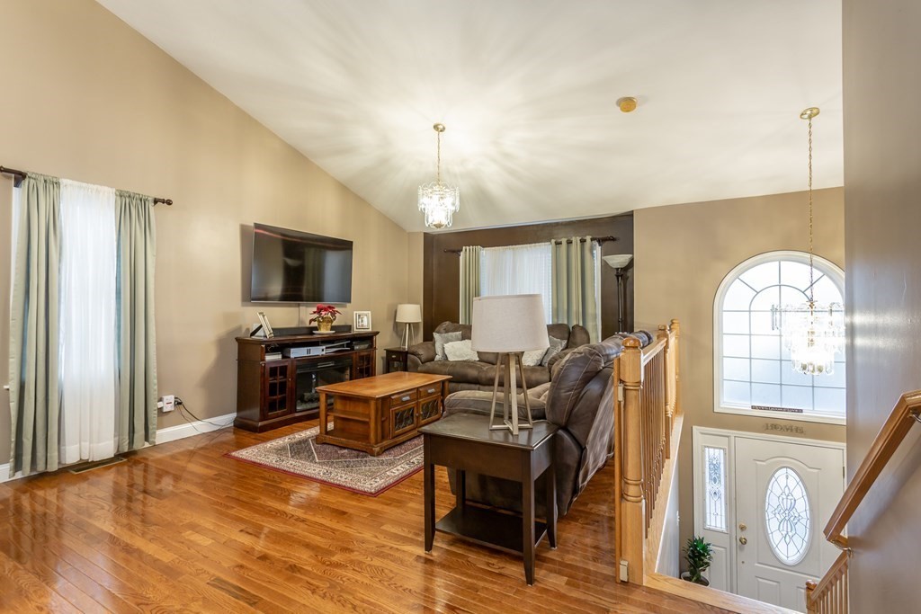 31 Abington Lane Fall River, MA 02721 - Photo 3 of 33 Gallery Image 3