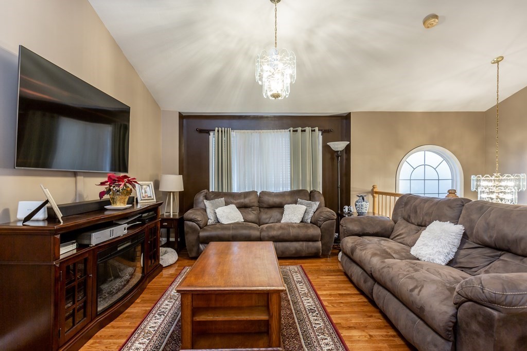 31 Abington Lane Fall River, MA 02721 - Photo 4 of 33 Gallery Image 4