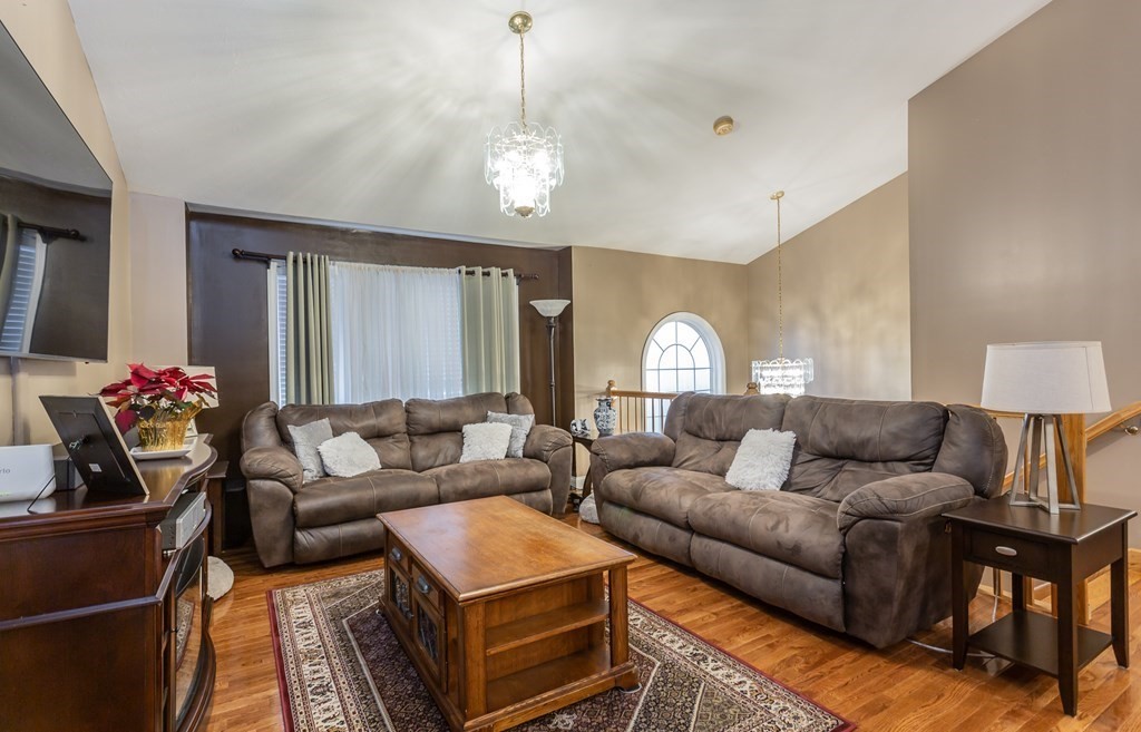 31 Abington Lane Fall River, MA 02721 - Photo 5 of 33 Gallery Image 5