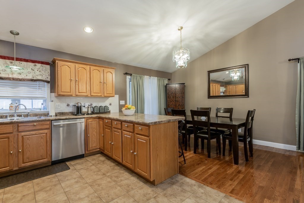31 Abington Lane Fall River, MA 02721 - Photo 6 of 33 Gallery Image 6