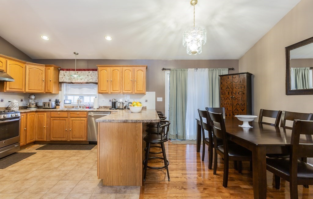 31 Abington Lane Fall River, MA 02721 - Photo 8 of 33 Gallery Image 8