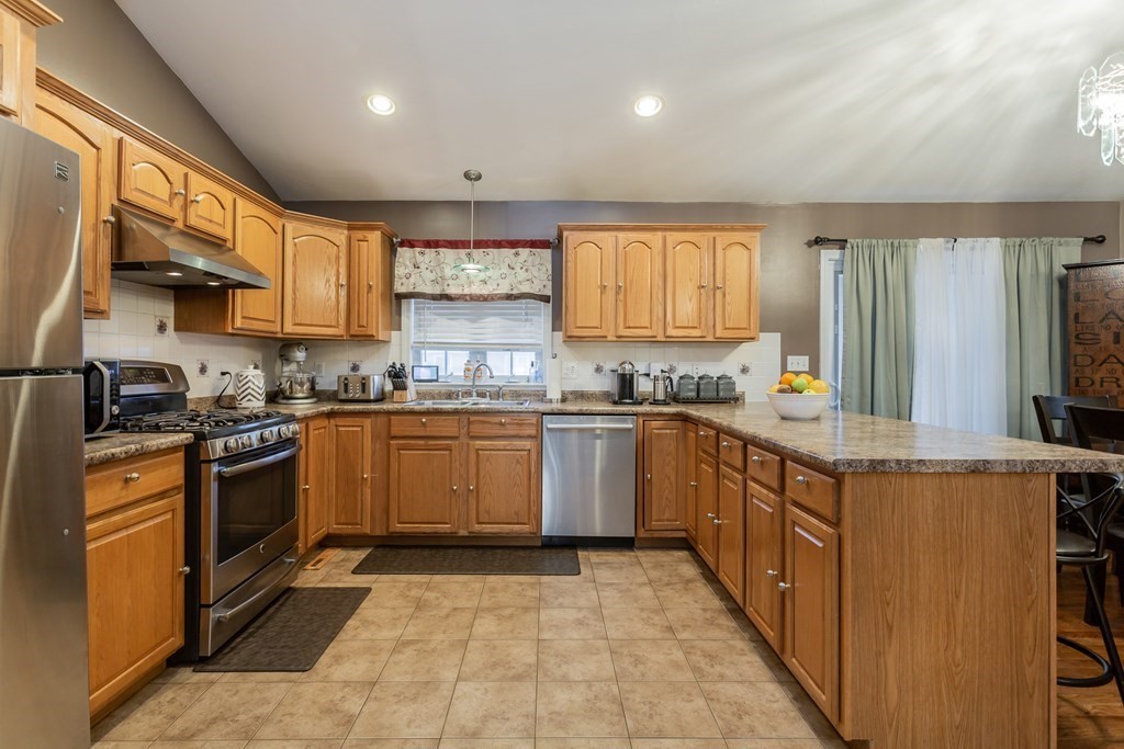 31 Abington Lane Fall River, MA 02721 - Photo 9 of 33 Gallery Image 9
