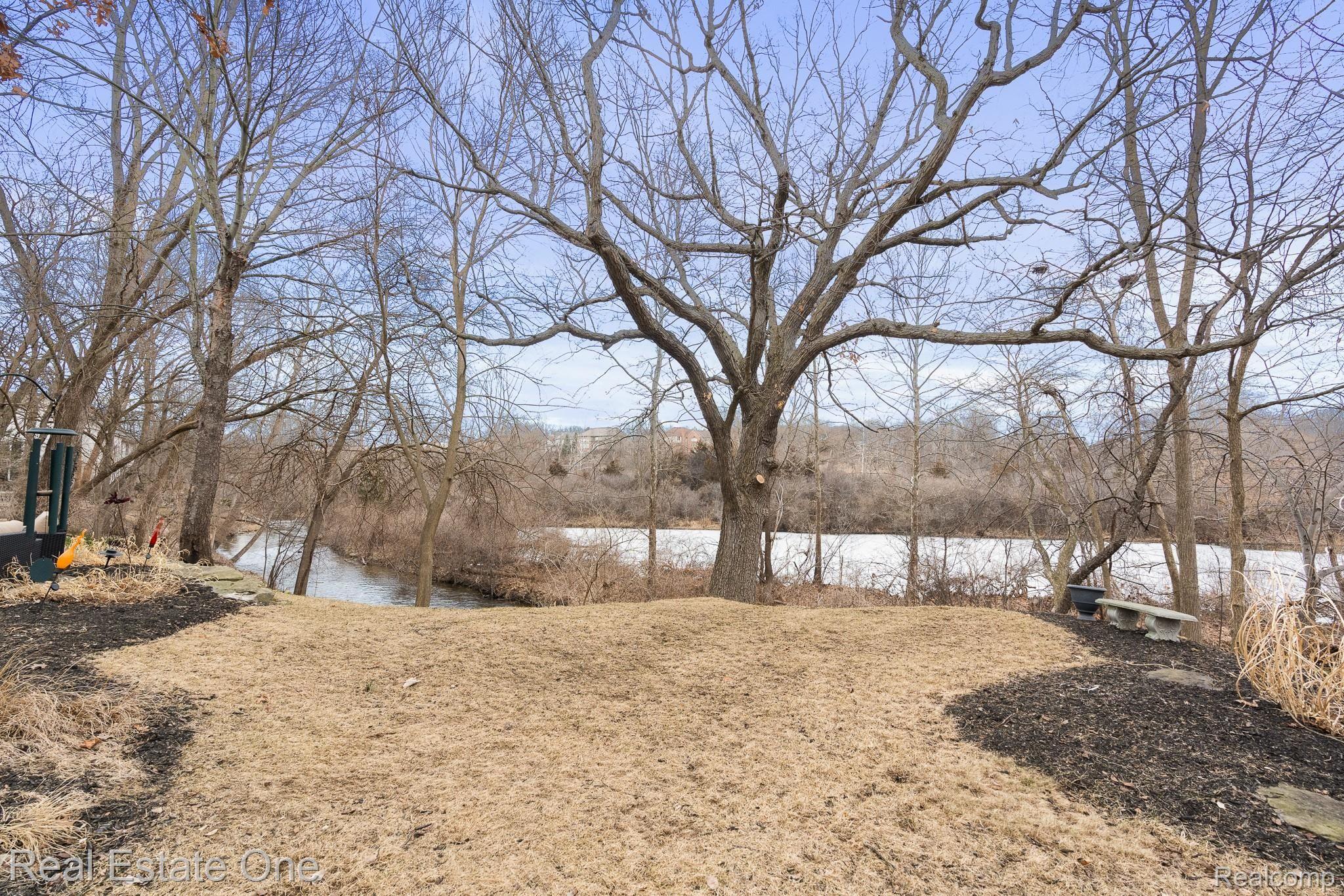 420 Roundview Drive Rochester, MI 48307 - Photo 36 of 49 Roundview MLS-W057.jpg
