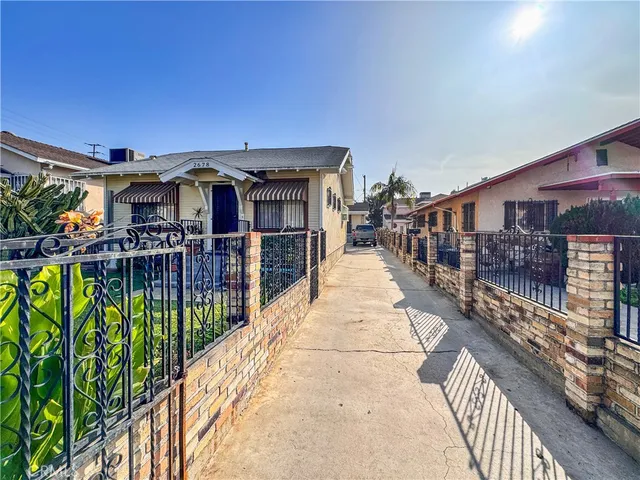 $1,059,000 | 2676 Roseview Avenue, Los Angeles, CA 90065