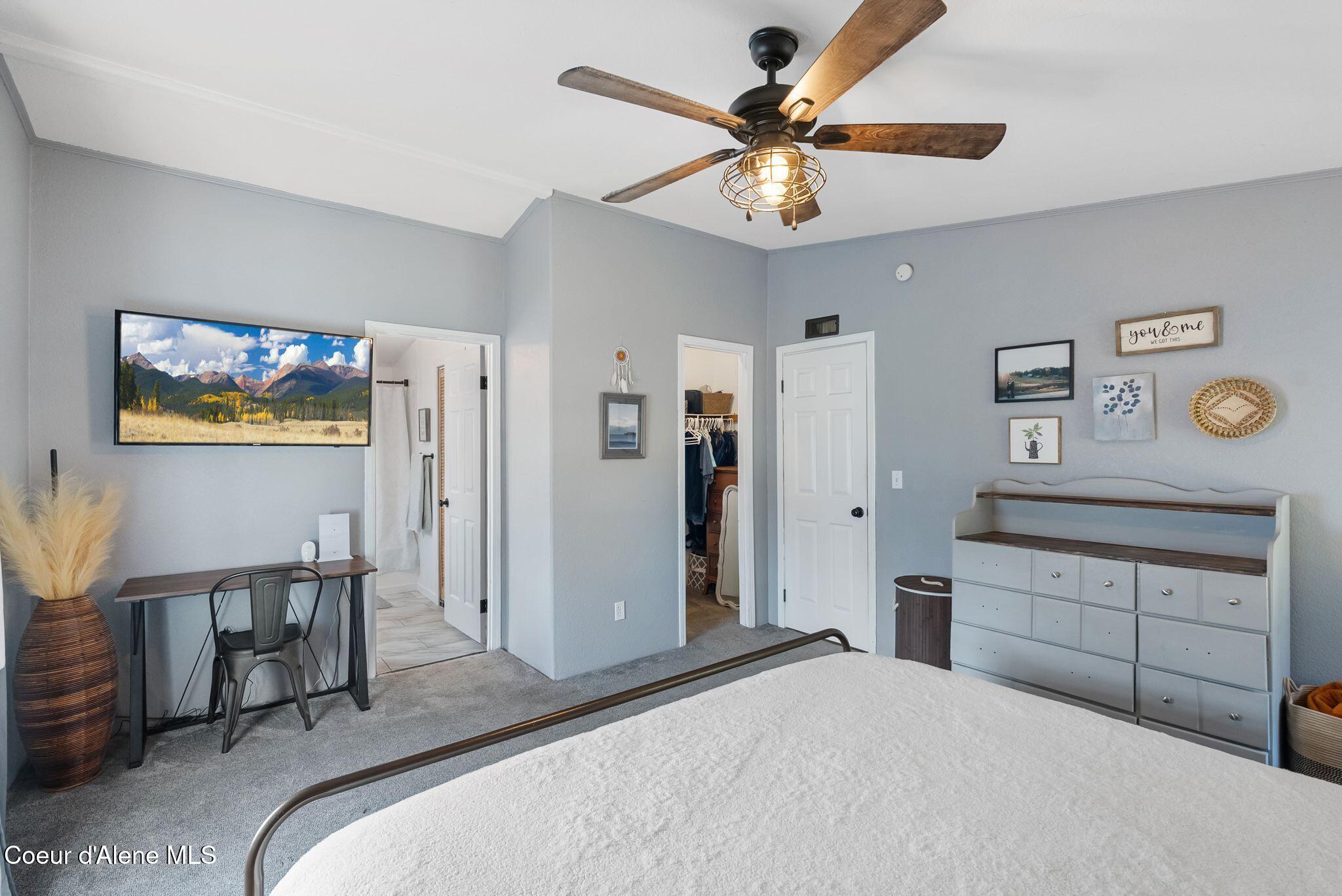 120 Shelby Road Laclede, ID 83841 - Photo 17 of 41 16_Primary bedroom and master suite with