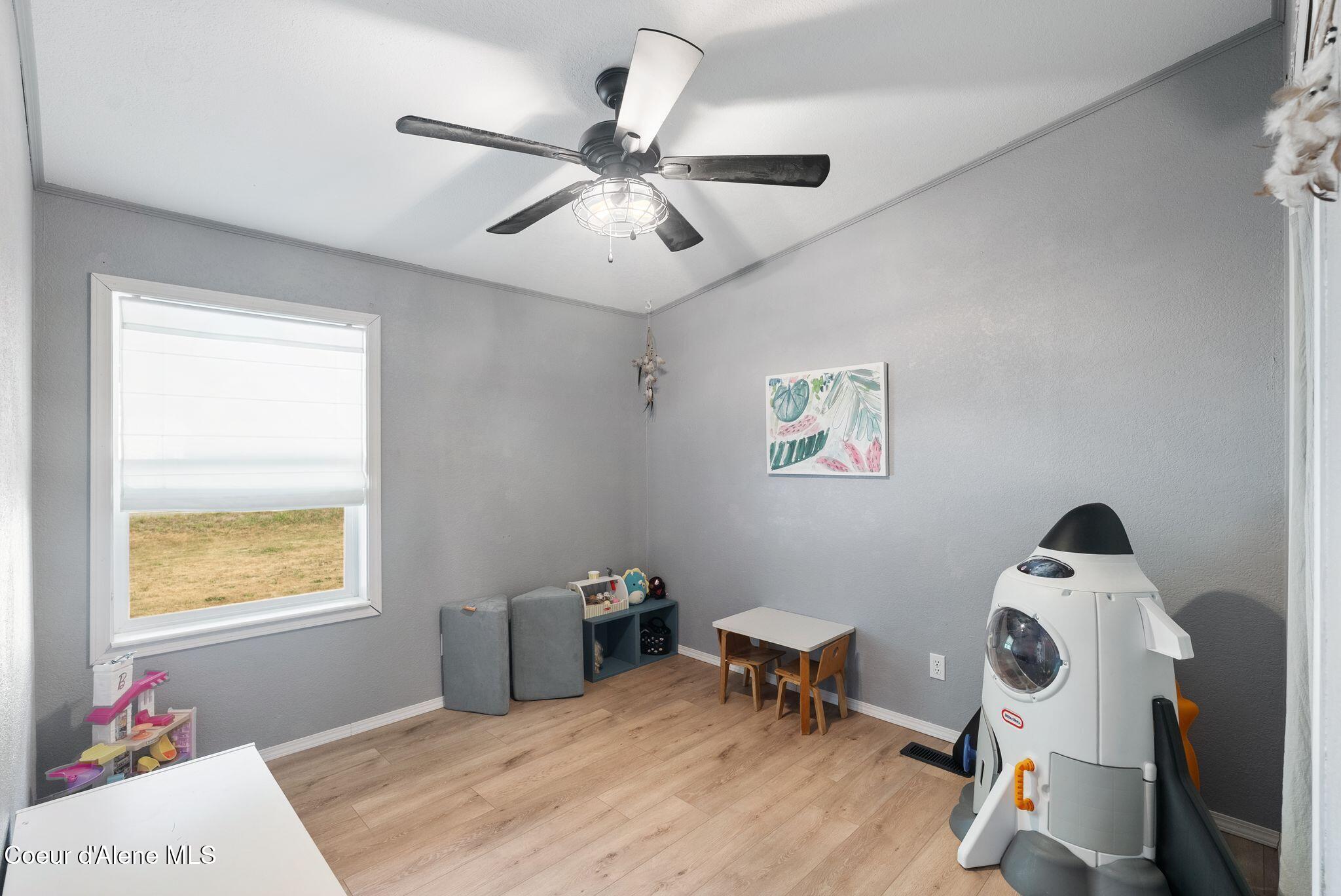 120 Shelby Road Laclede, ID 83841 - Photo 22 of 41 Bedroom 4