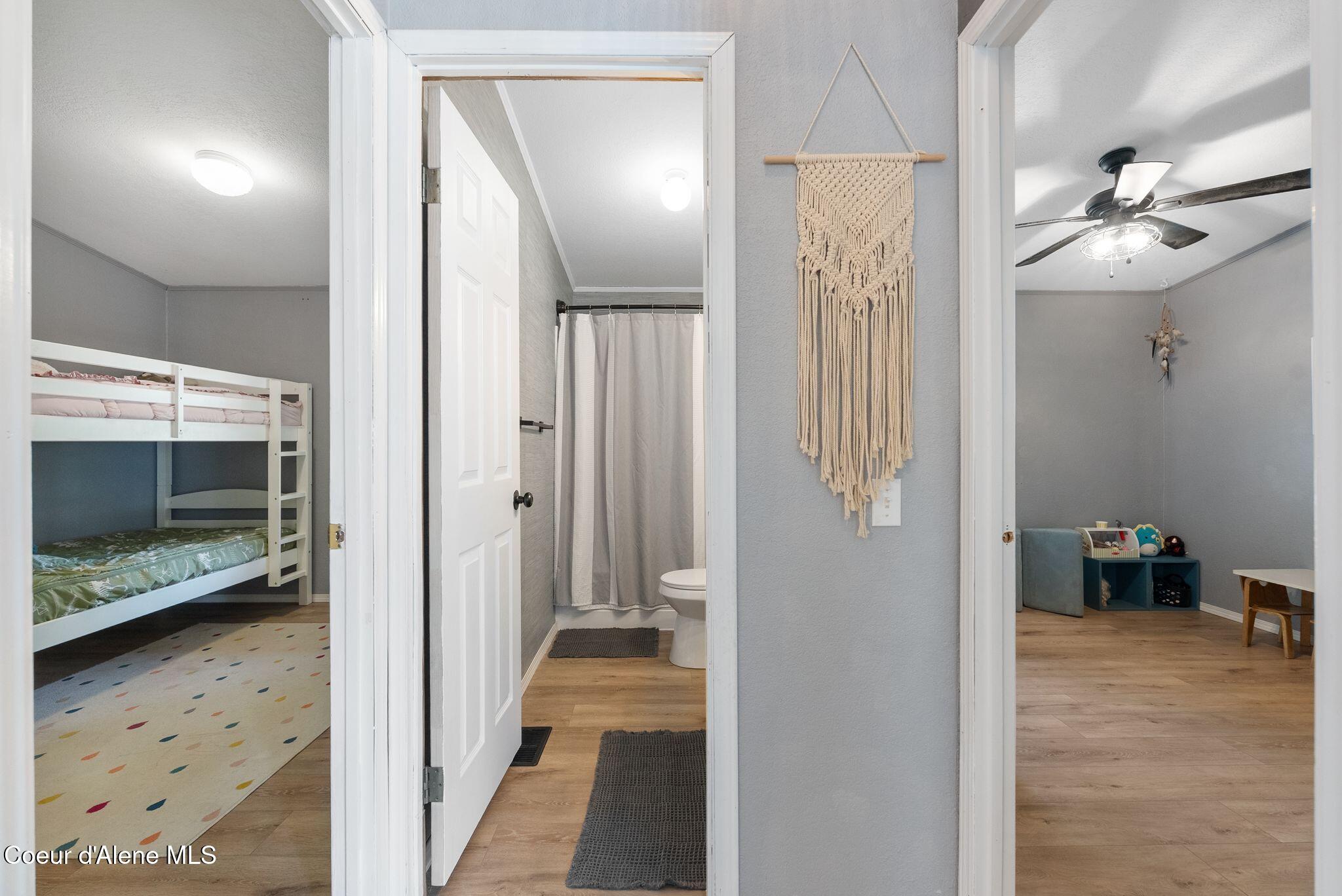 120 Shelby Road Laclede, ID 83841 - Photo 25 of 41 Guest Bathroom