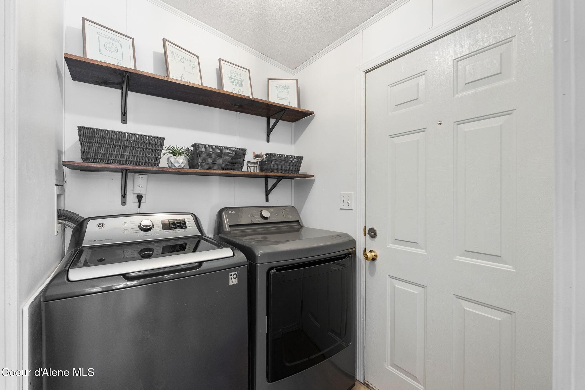 120 Shelby Road Laclede, ID 83841 - Photo 26 of 41 Laundry room