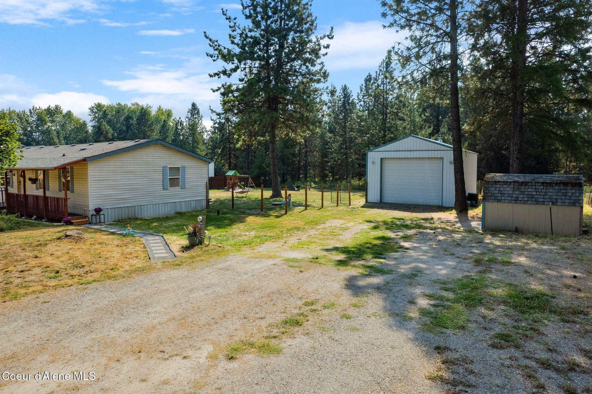 120 Shelby Road Laclede, ID 83841 - Photo 33 of 41 Driveway with ample parking