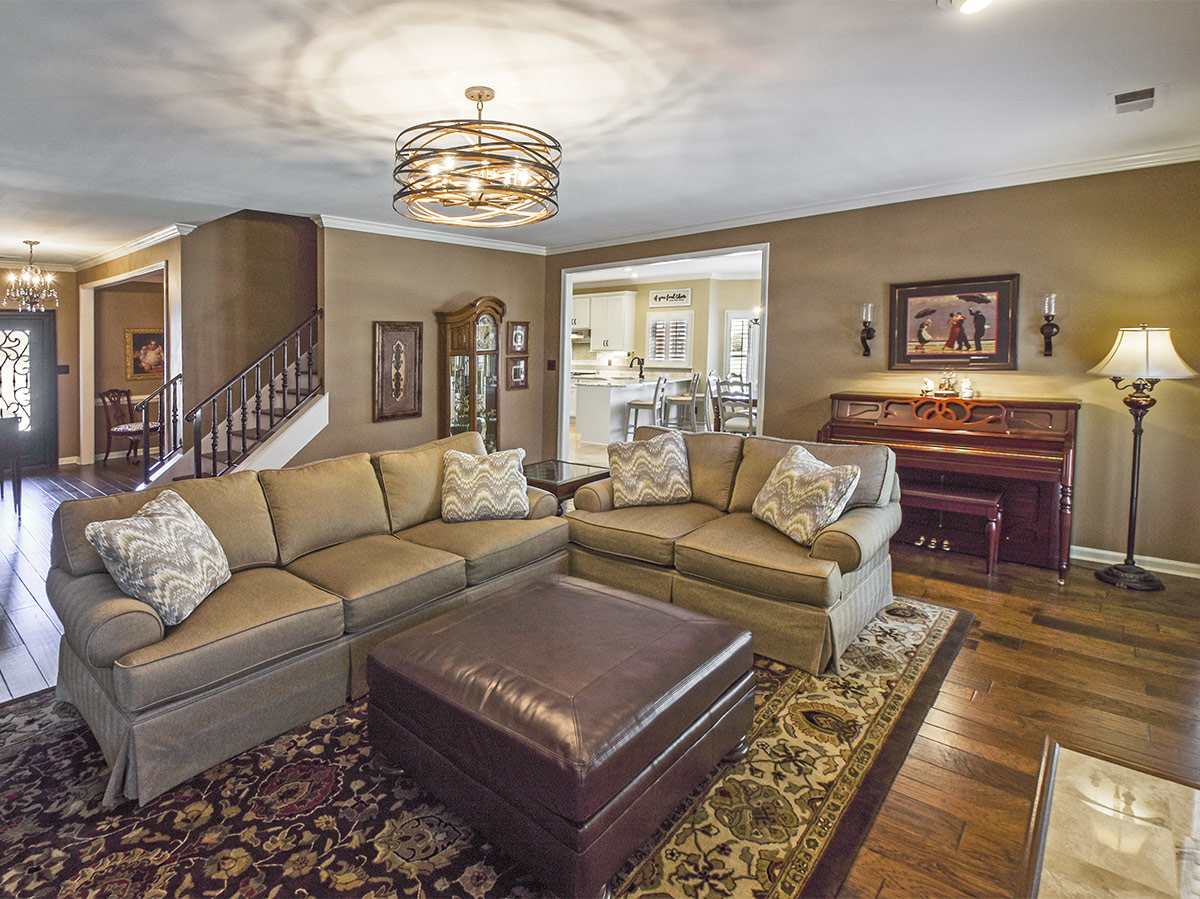 1714 John Ridge Drive Collierville, TN 38017 - Photo 5 of 23 This picture lets you see the extra care the owners have used in opening the greatroom area to the kitchen. The flow here is perfect for entertaining family and friends.