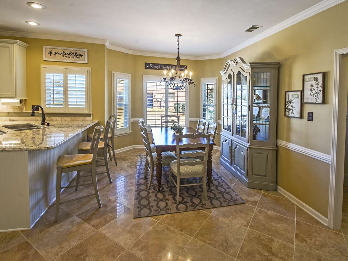 1714 John Ridge Drive Collierville, TN 38017 - Photo 8 of 23 The large casual eating area in the kitchen would allow you to make a home office or home-school room of the formal dining room if that fits your family 's style. This home is easily a make-it-your-own kind of home.