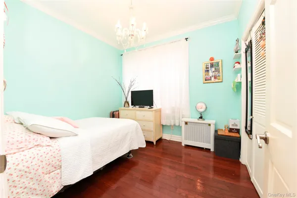 $1,150,000 | 2056 Continental Avenue | Pelham Bay