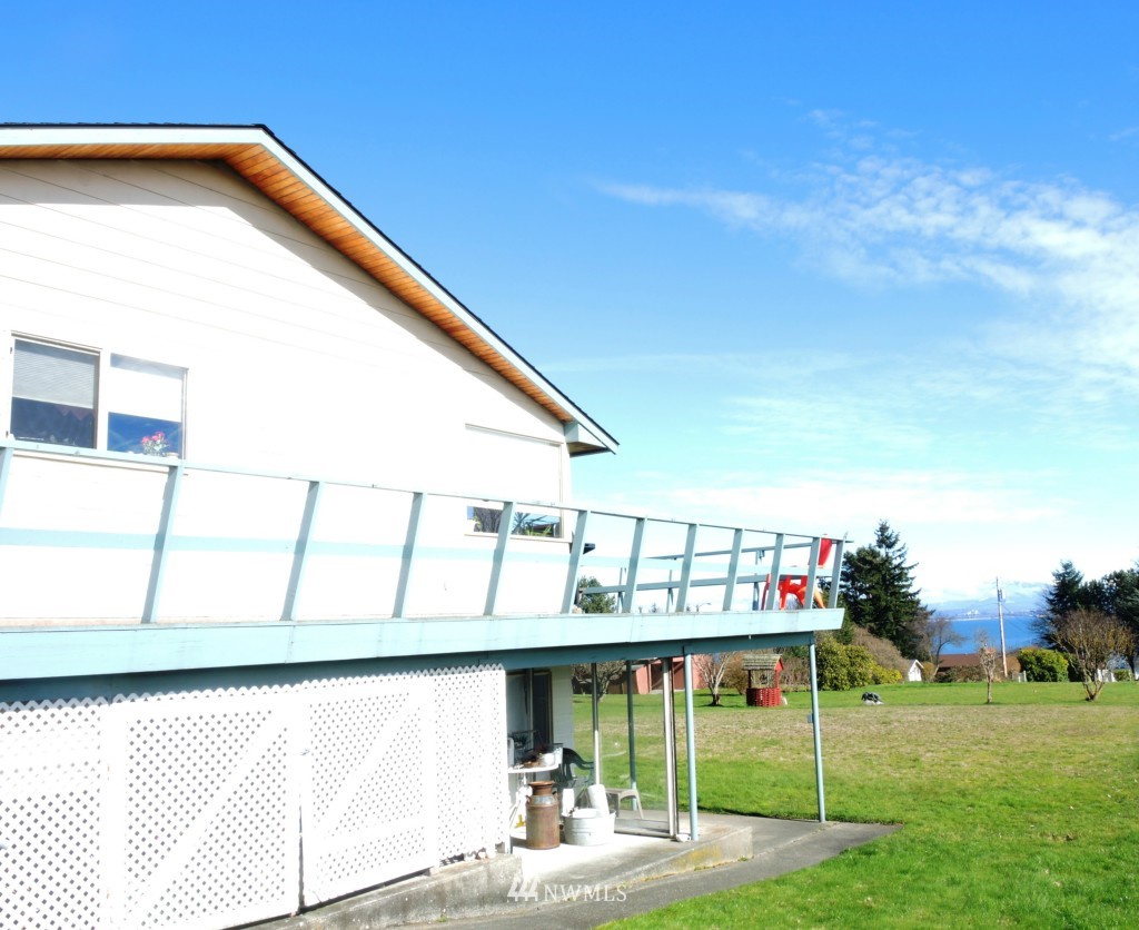 6515 Humphrey Road Clinton, WA 98236 - Photo 1 of 17 Gallery Image 1