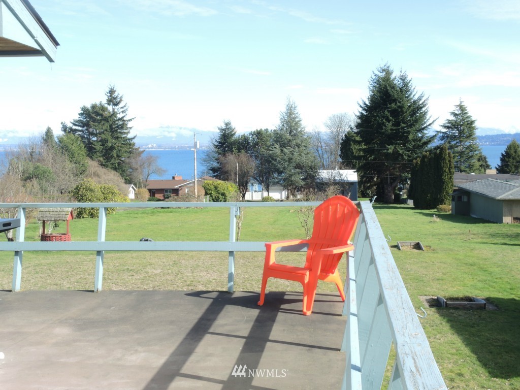 6515 Humphrey Road Clinton, WA 98236 - Photo 2 of 17 Gallery Image 2