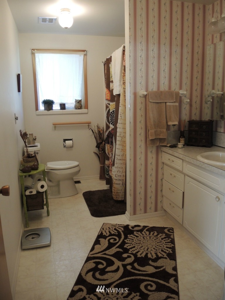 6515 Humphrey Road Clinton, WA 98236 - Photo 13 of 17 Gallery Image 13