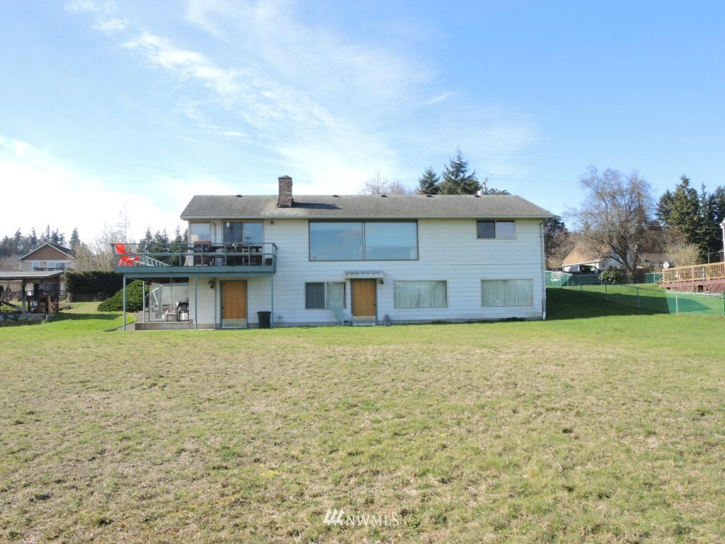 6515 Humphrey Road Clinton, WA 98236 - Photo 3 of 17 Gallery Image 3