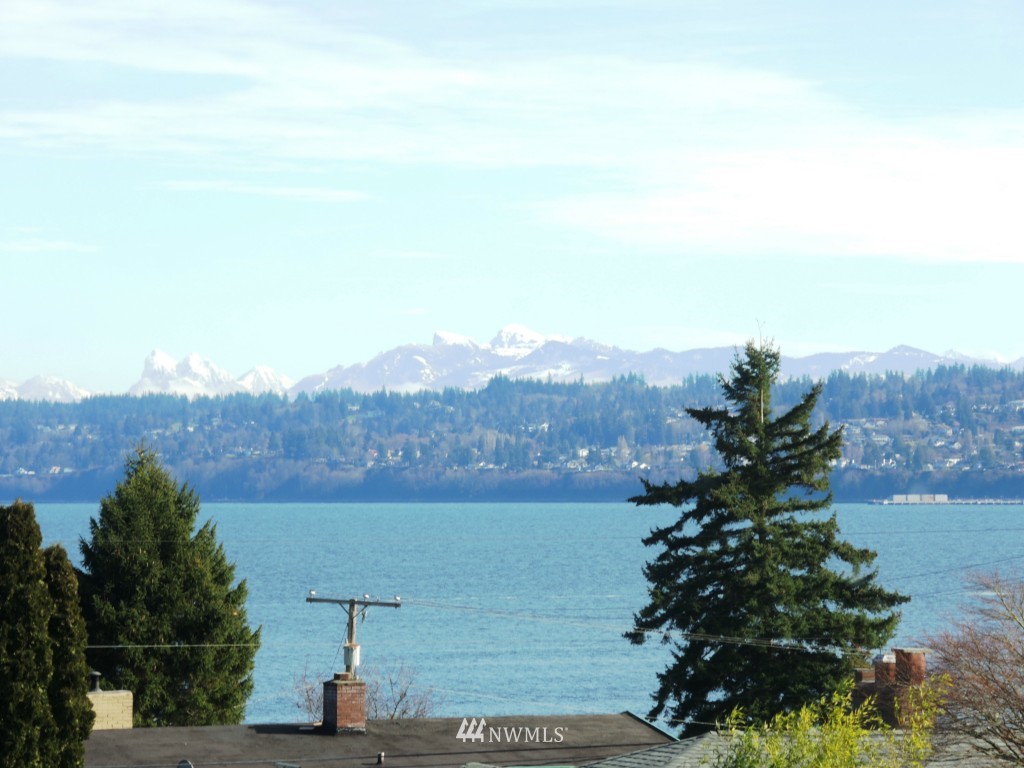 6515 Humphrey Road Clinton, WA 98236 - Photo 4 of 17 Gallery Image 4