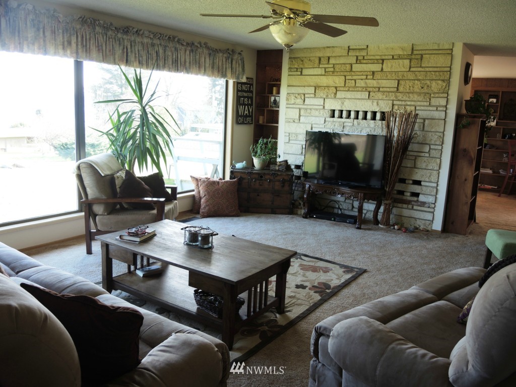 6515 Humphrey Road Clinton, WA 98236 - Photo 8 of 17 Gallery Image 8