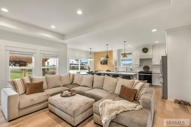 $699,000 | 6482 East Crown Crescent, Ammon, ID 83406