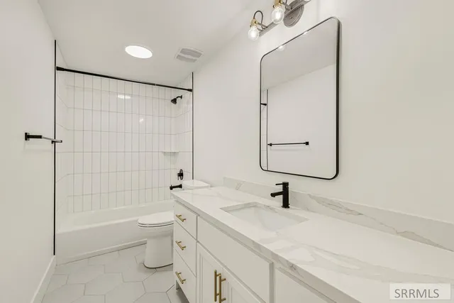 $698,000 | 6482 East Crown Crescent, Ammon, ID 83406