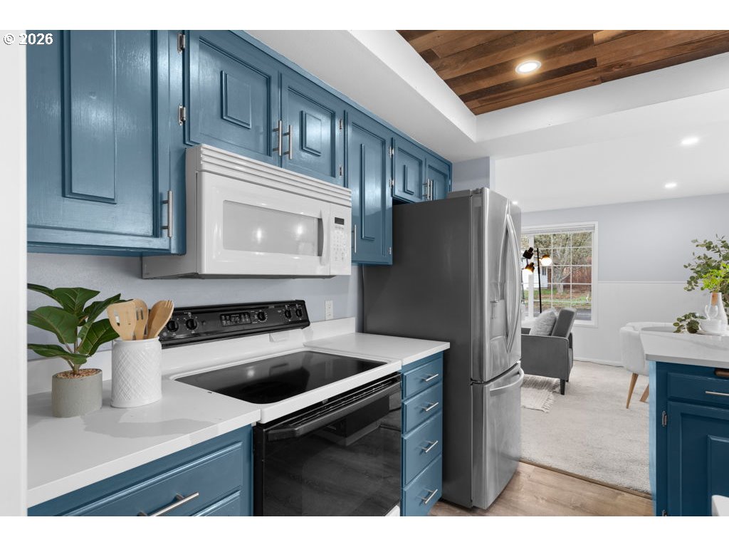 12170 Southwest Spring Court Portland, OR 97225 - Photo 11 of 37 Gallery Image 11