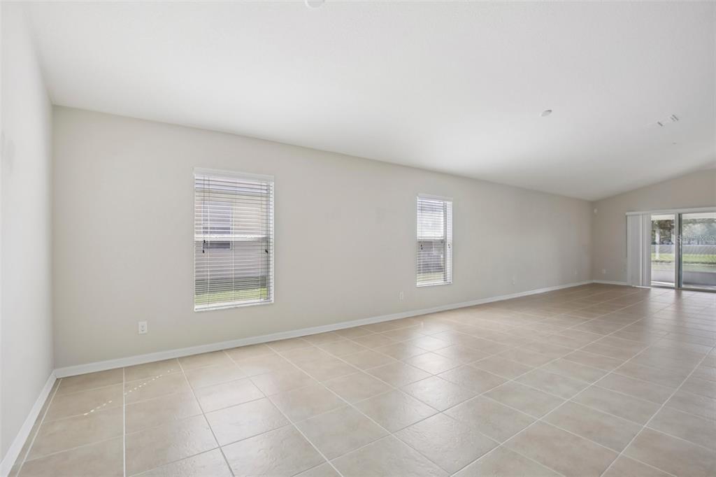 106 Star Shell Drive Apollo Beach, FL 33572 - Photo 5 of 33 an empty room with windows and closet