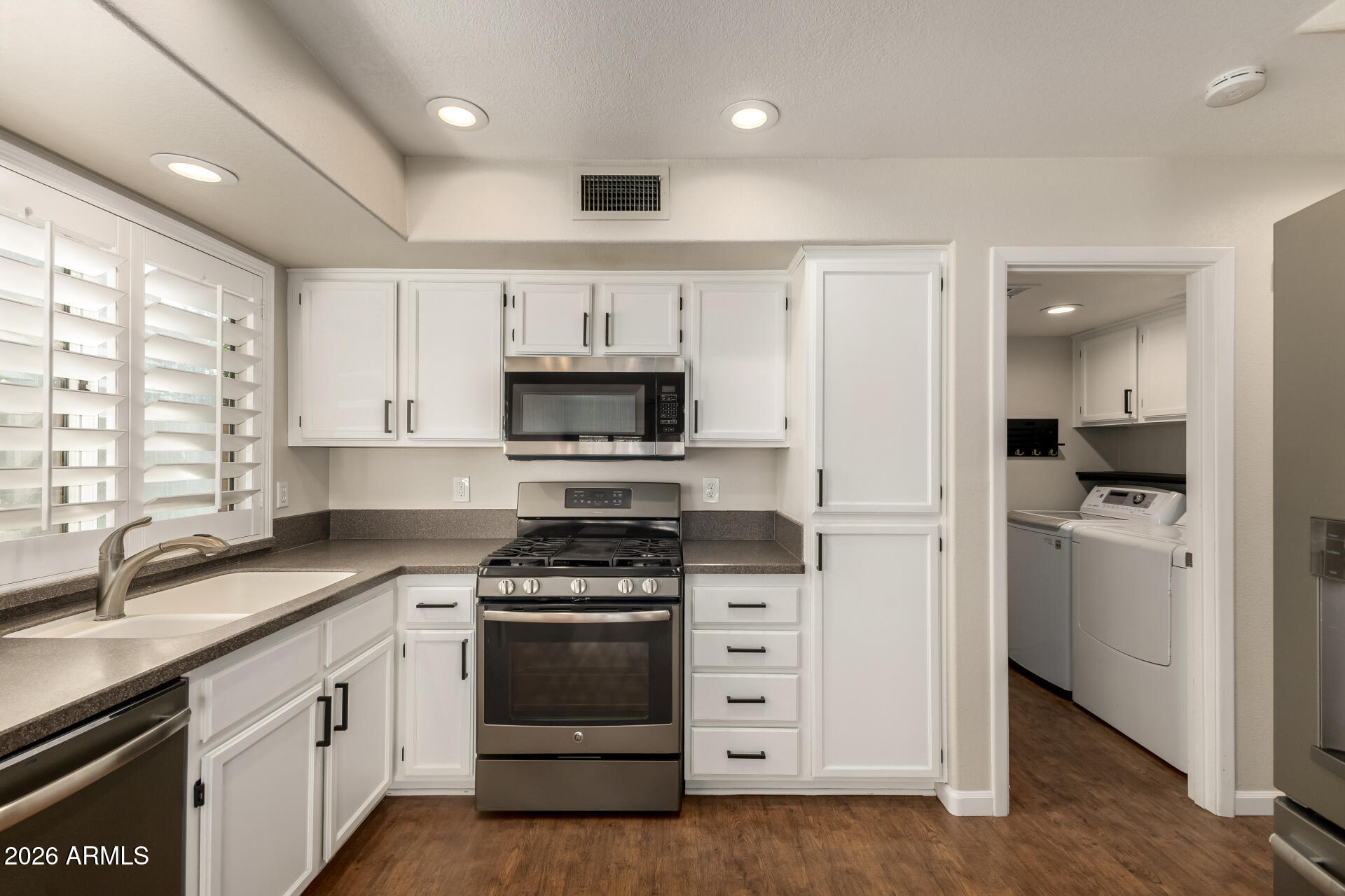 20007 North 33rd Street Phoenix, AZ 85050 - Photo 11 of 17 Natural Gas Range