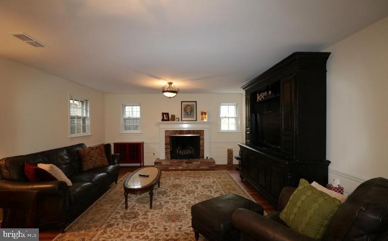 9204 Cedar Way Bethesda, MD 20814 - Photo 12 of 30