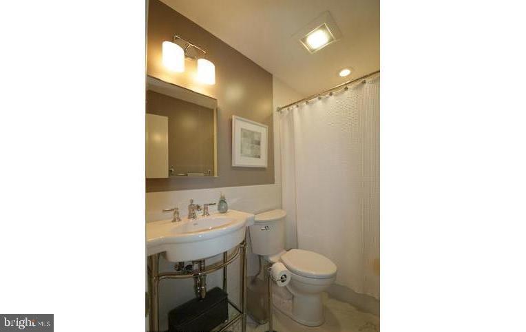 9204 Cedar Way Bethesda, MD 20814 - Photo 13 of 30